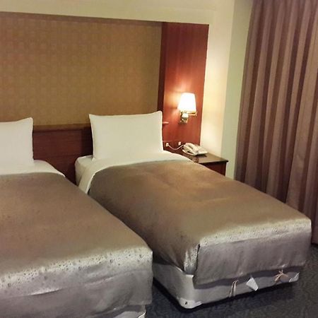Jing Jing Holiday Hotel Каосюн Екстериор снимка