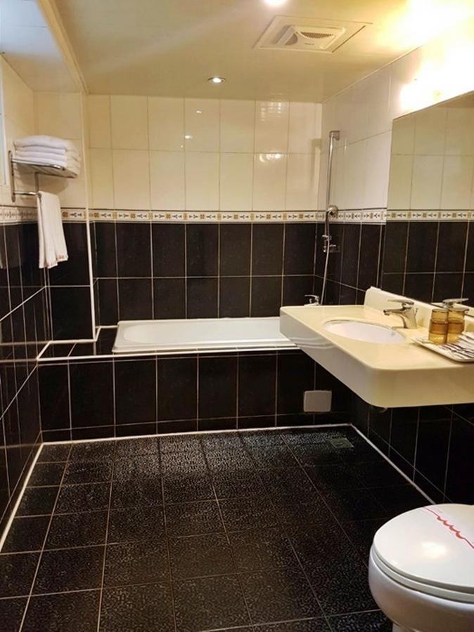 Jing Jing Holiday Hotel Каосюн Екстериор снимка